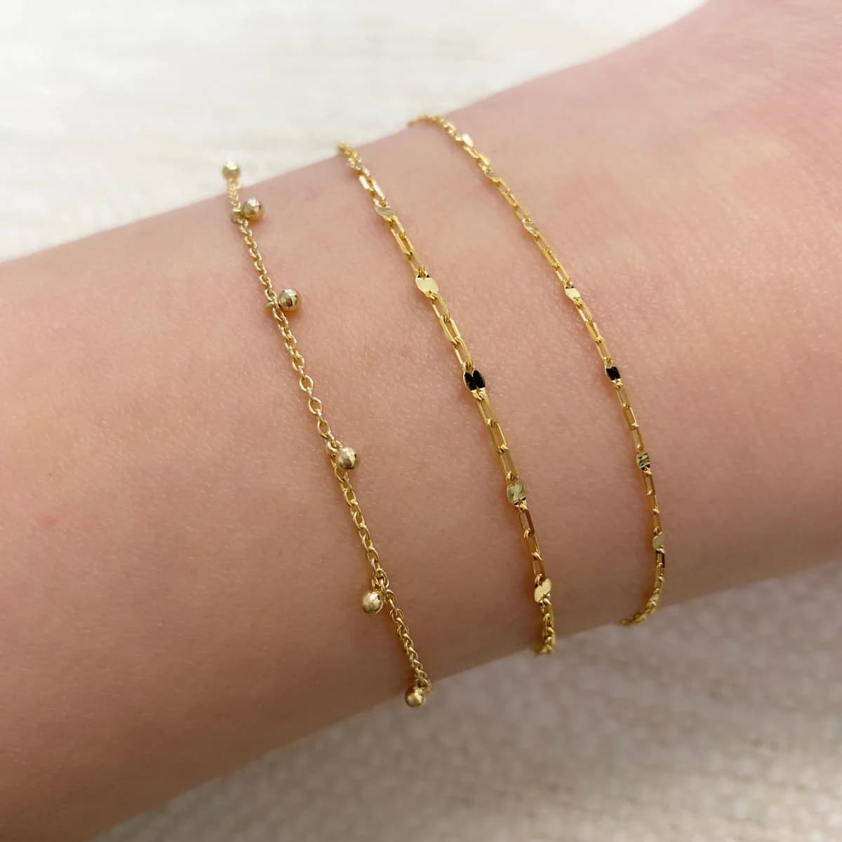 Die einzigartigen Armbänder von Czarina: Schmuck, der Stärke und Anmut in jeder Frau zum Ausdruck bringt