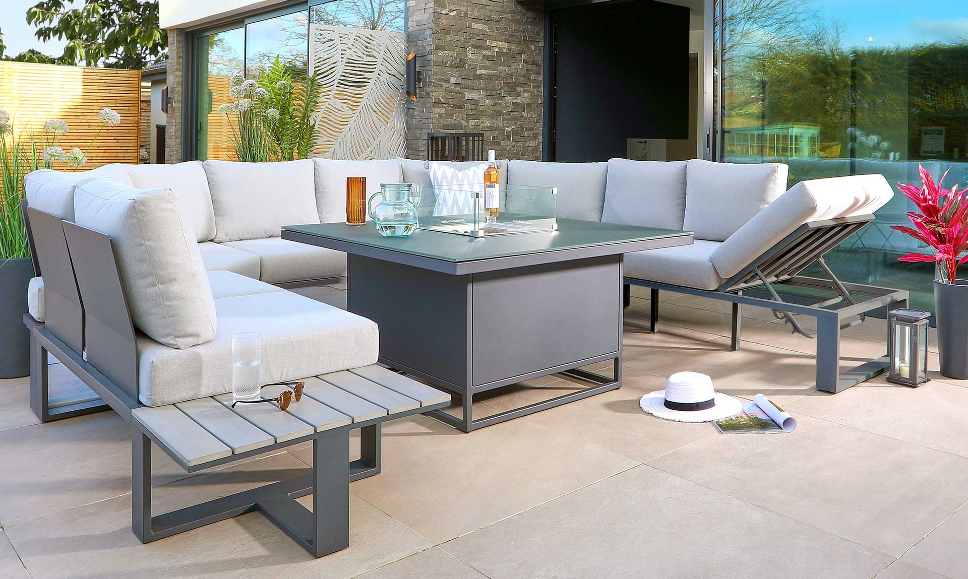 Essgruppe für den garten: Aluminium, Teak oder Kunststoff – Ein ausführlicher Vergleich