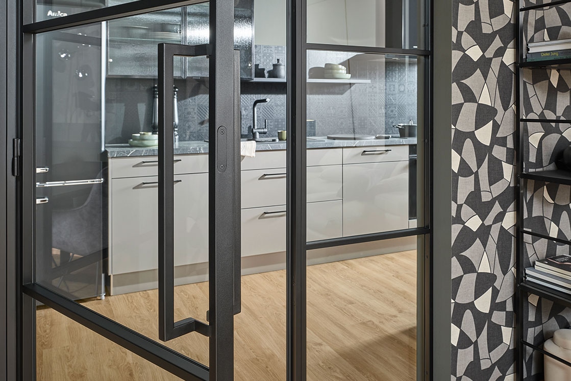 Die perfekte Lofttür für Ihr Zuhause – Maßgeschneiderte Eleganz in Glas und Stahl