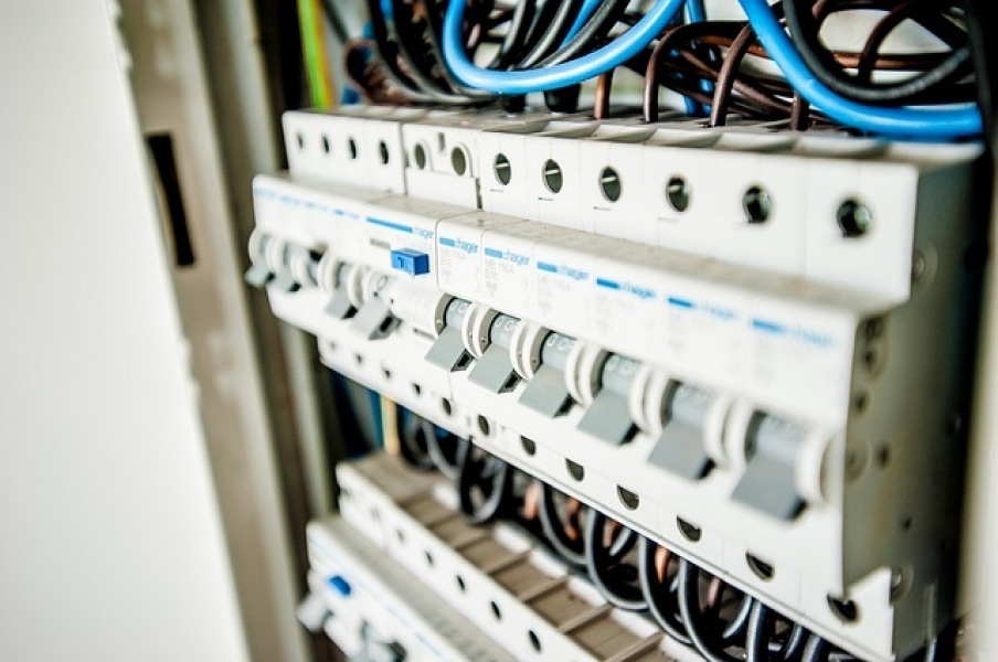 Welche Standards gelten für die Prüfung elektrischer Anlagen in Deutschland?