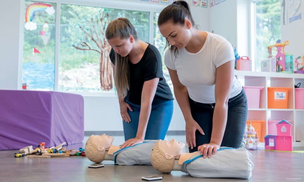 Erste-Hilfe Kurs München für Reisende: Bleiben Sie unterwegs sicher